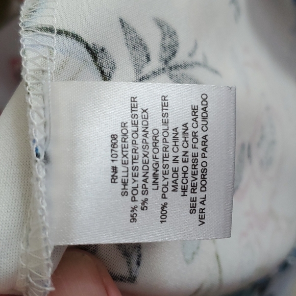 Pretty pale blue floral v neck dress by Nicole Miller. Excellent condition! - Picture 7 of 8